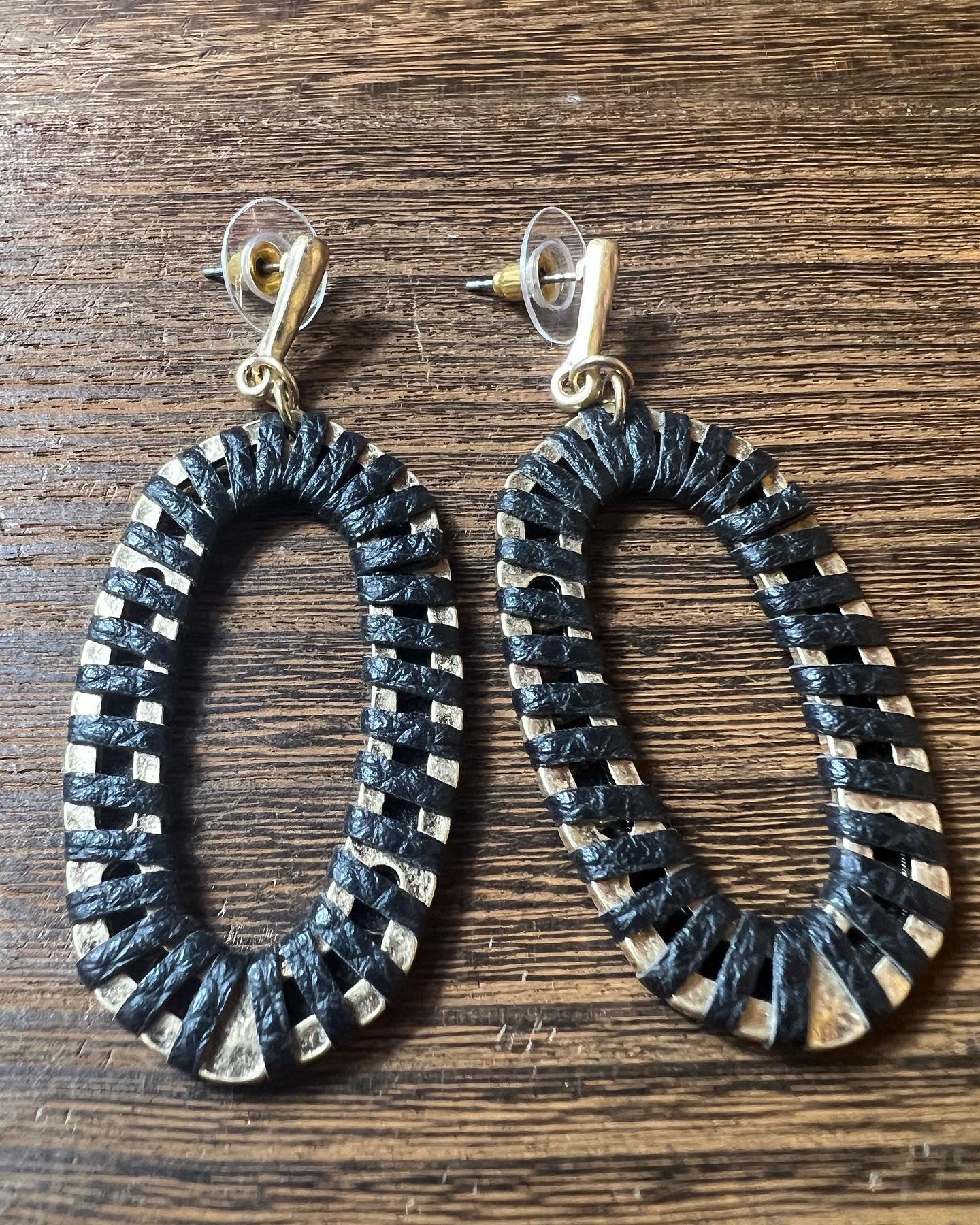 Wrapped black earrings